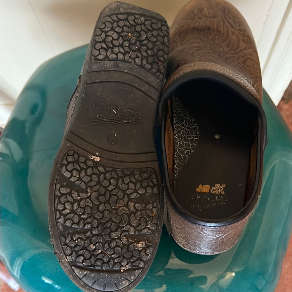 Dansko XP Brown Embossed Clogs - Picture 5 of 5